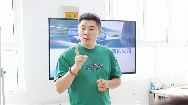 校企合作再升級，學(xué)子就業(yè)無憂——靚車牛人走進西安萬通開展專場招聘